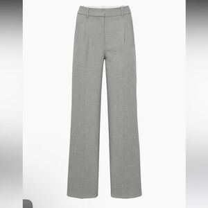 NWOT Aritzia effortless pants Regular size 2

(Re)ssential
#96000
No tag